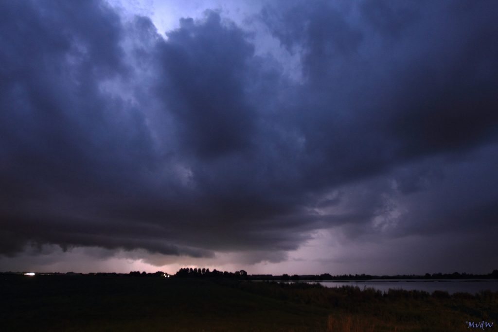 Fraaie bliksemtimelapse Duitse onweerscel