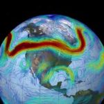 Vliegtuig Malta door wind in gebouw geblazen