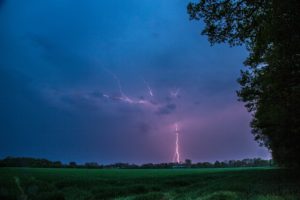 Fraaie slowmotion bliksem in Stormbreaker