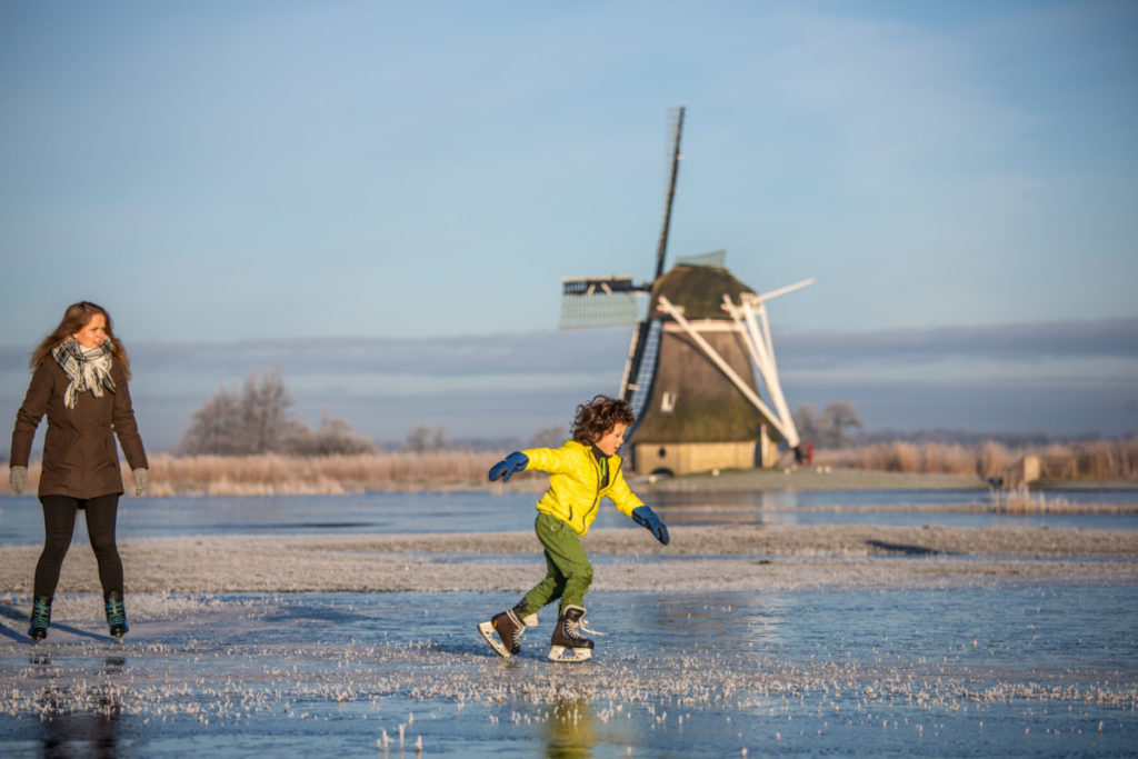 Rapportage: eerste schaatsers in de Ryptsjerksterpolder