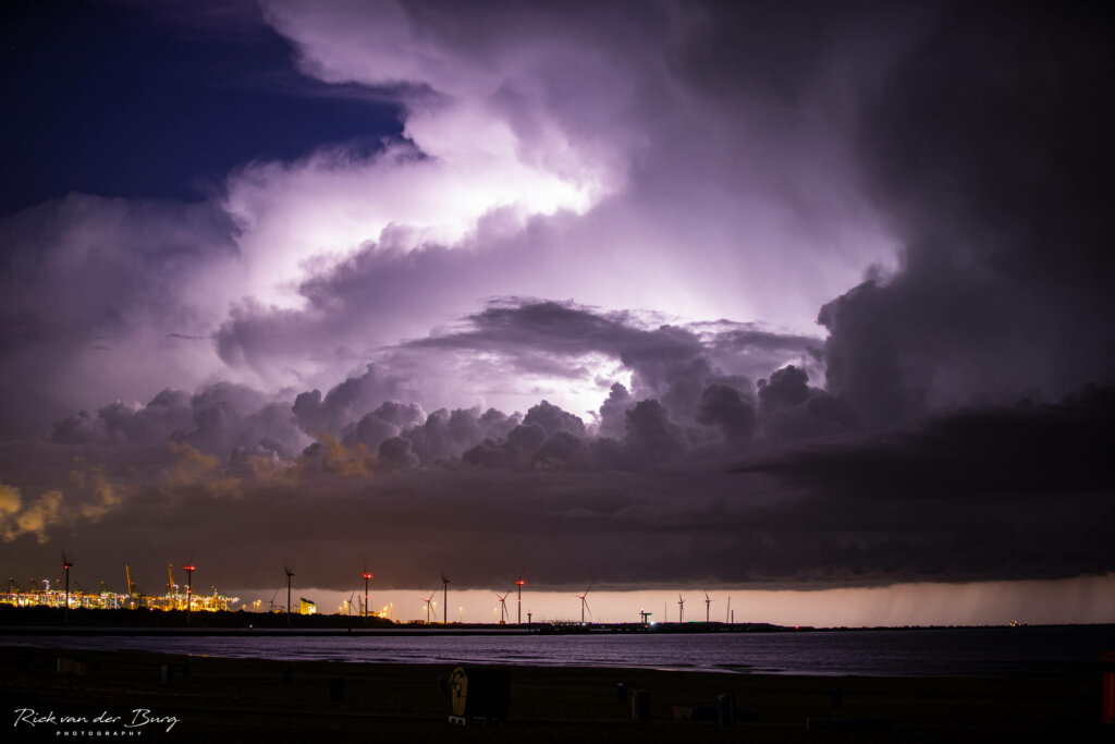 Kustconvergentie onweer in Hoek van Holland