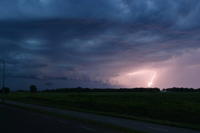Onweer bij fraaie arcus
