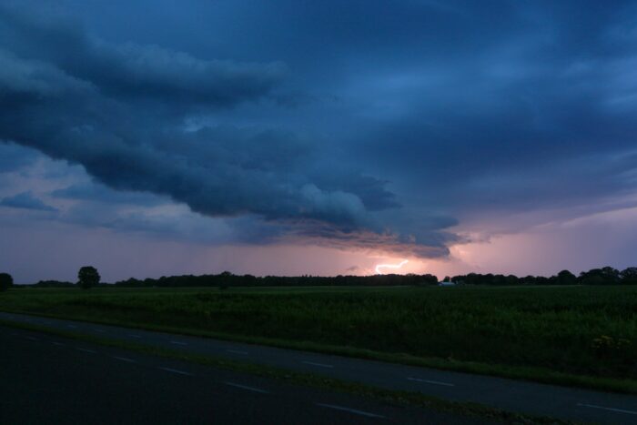 Onweer bij fraaie arcus