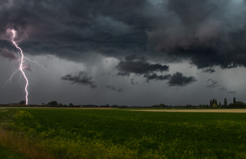 Stormchase resulteert in gave supercell en arcus
