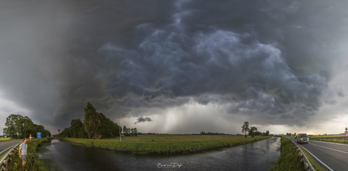 Panorama onweersbuien bij Zwolle