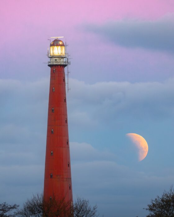 Gedeeltelijke maansverduistering 14 maart 2025