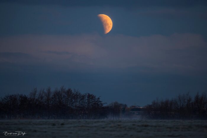 Gedeeltelijke maansverduistering 14 maart 2025