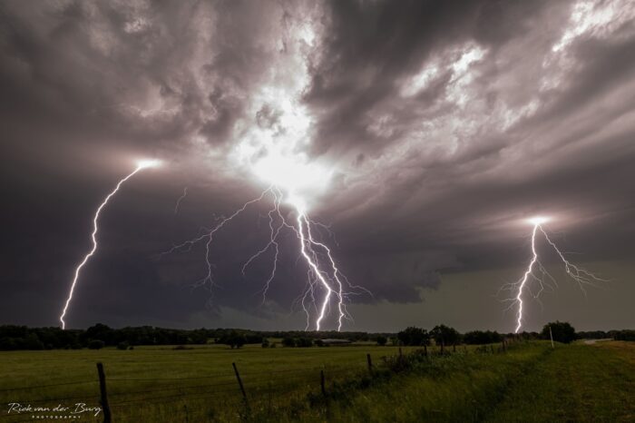 Hoe fotografeer ik onweer met een camera?