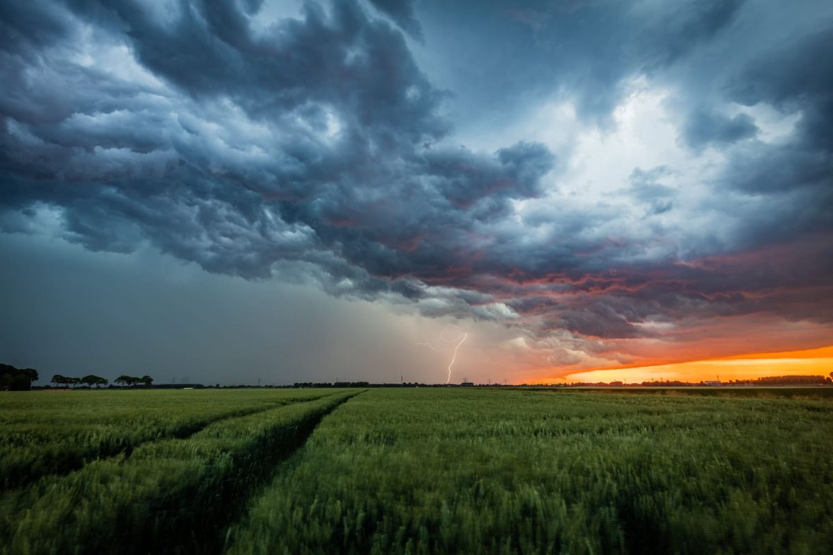 Stormchaser Nederland onweersbuien gust front whale's mouth