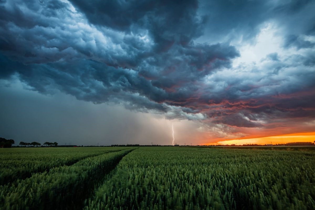 Stormchaser Nederland onweersbuien gust front whale's mouth