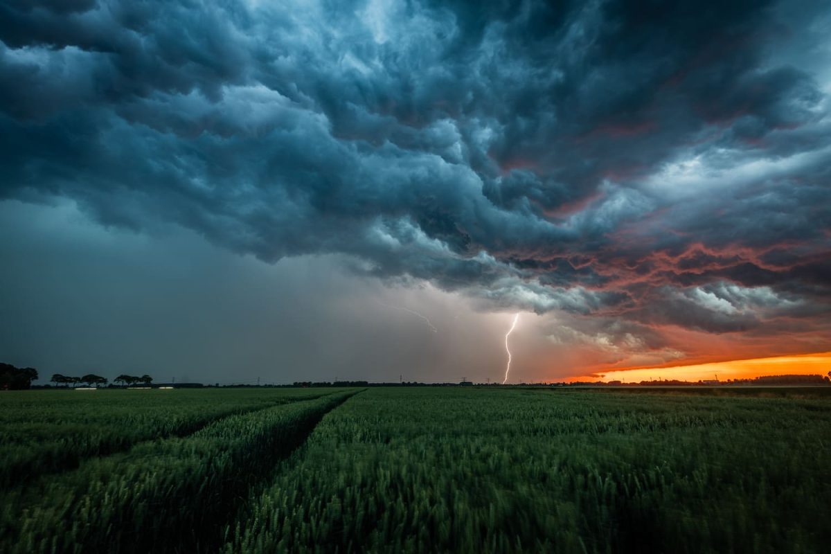 Stormchaser Nederland onweersbuien gust front whale's mouth